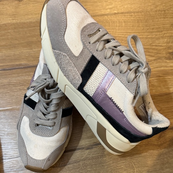 Gola Women’s Sneakers in Beige and Navy - Picture 8 of 10